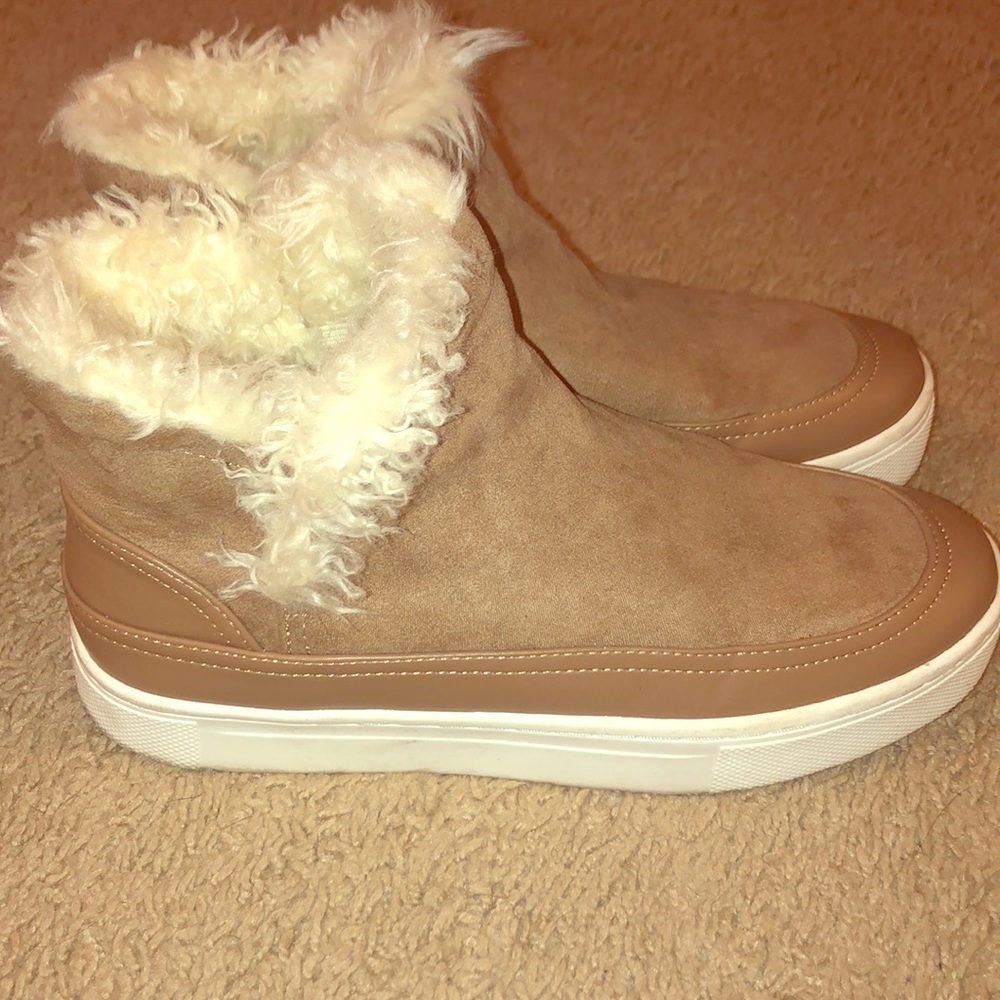 H&M Sherpa lined bootie/sneaker